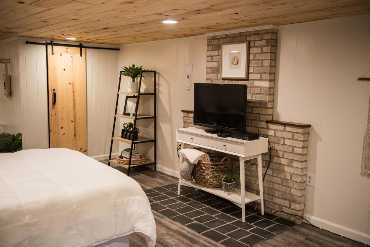 The Carriage House At 3*