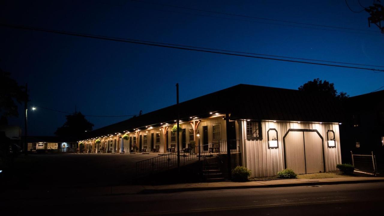 The Carriage House At Hotel